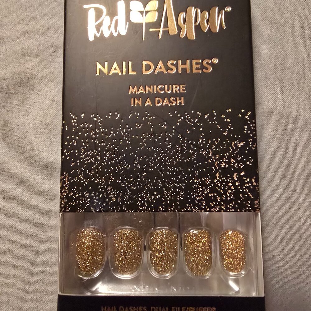 Red Aspen Nail Dashes ✨24‎ Kay